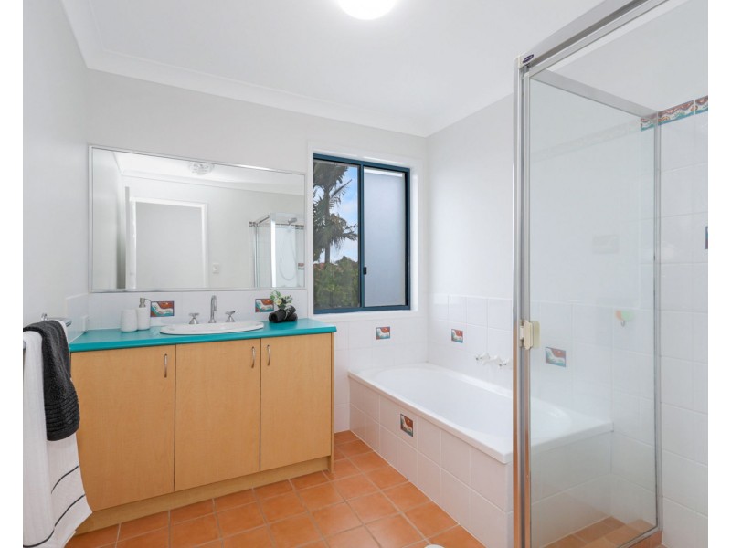 48 Kalowendha Avenue, Pelican Waters QLD 4551