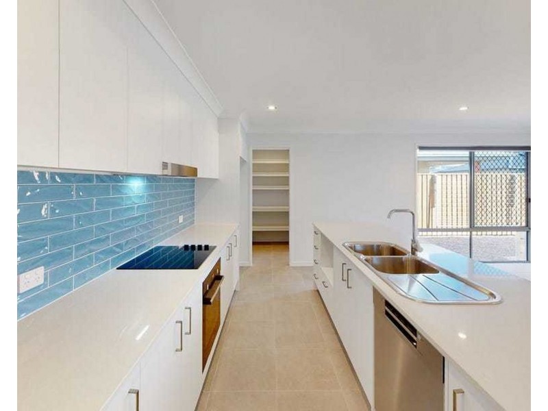 4 Peace Street, Palmview QLD 4553