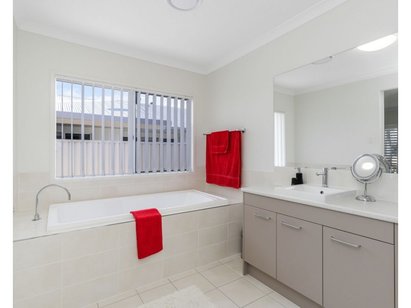 7 Sylvie Street, Pelican Waters QLD 4551