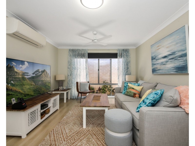 17 Apple Crescent, Caloundra West QLD 4551