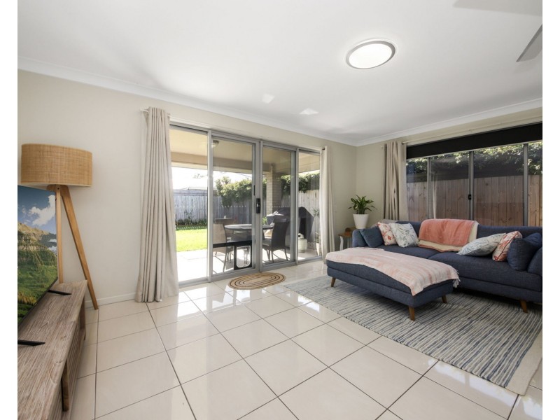 17 Apple Crescent, Caloundra West QLD 4551