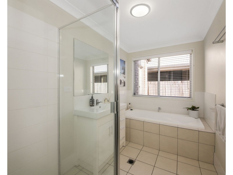 17 Apple Crescent, Caloundra West QLD 4551