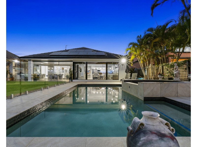 8 Midden Place, Pelican Waters QLD 4551