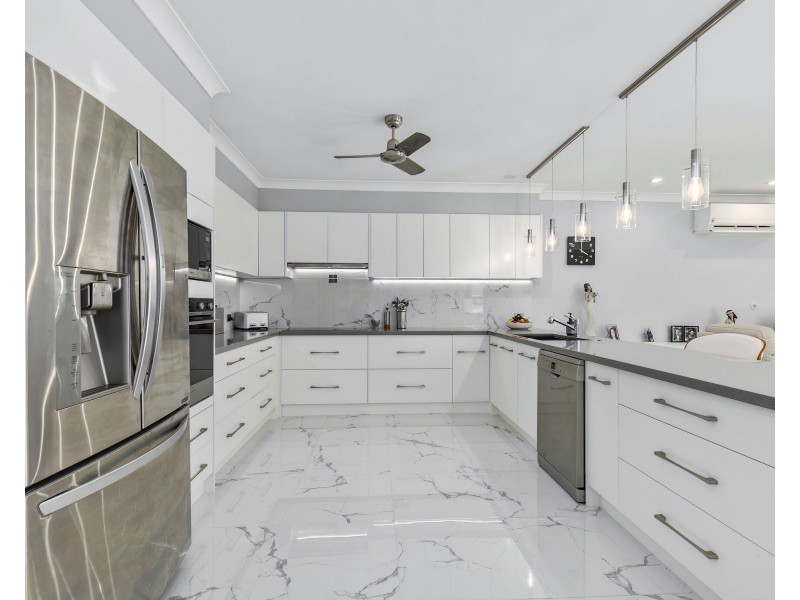 8 Midden Place, Pelican Waters QLD 4551