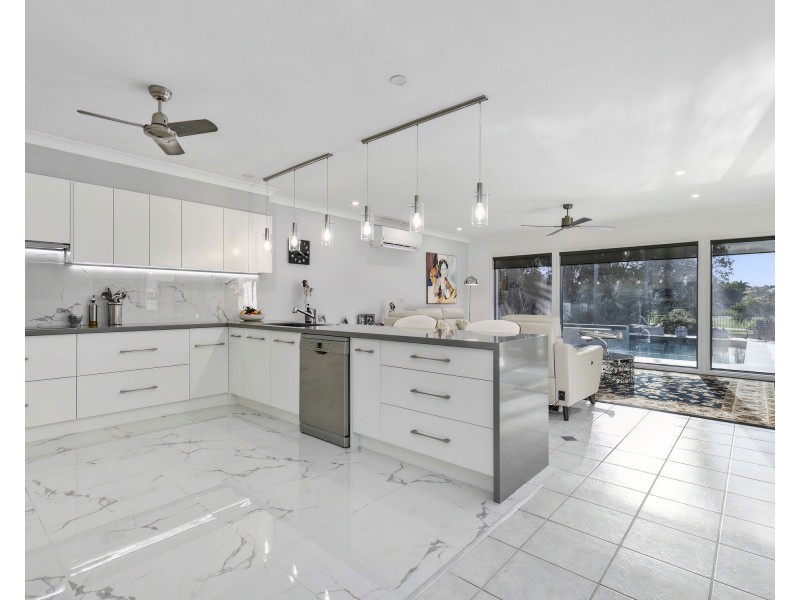 8 Midden Place, Pelican Waters QLD 4551
