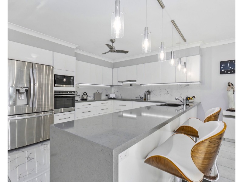 8 Midden Place, Pelican Waters QLD 4551