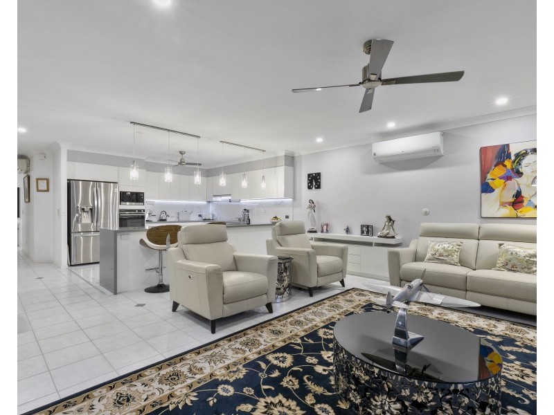 8 Midden Place, Pelican Waters QLD 4551