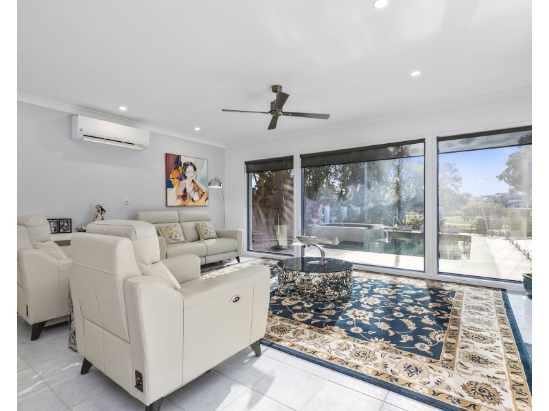 8 Midden Place, Pelican Waters QLD 4551