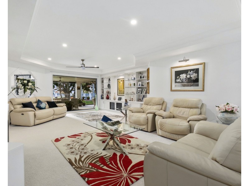 8 Midden Place, Pelican Waters QLD 4551