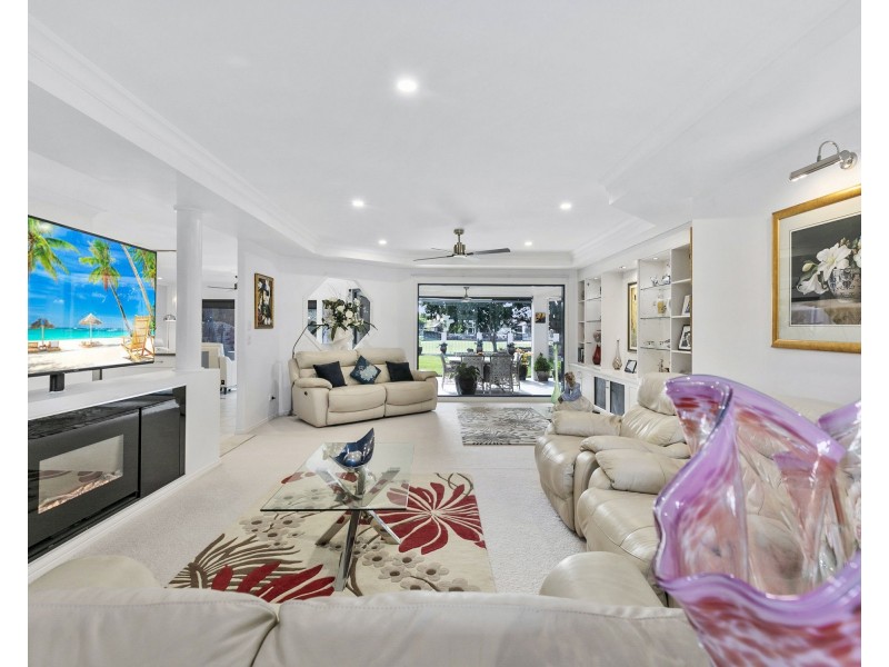 8 Midden Place, Pelican Waters QLD 4551