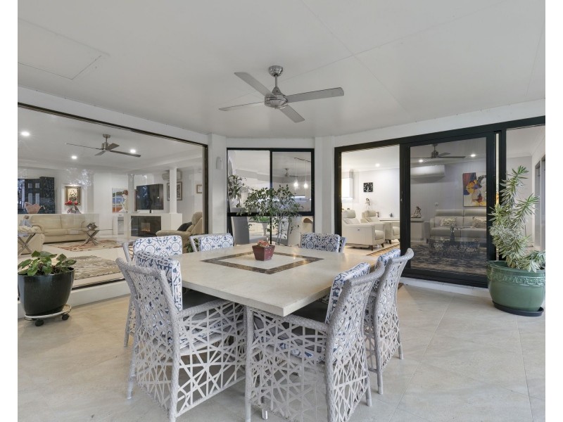 8 Midden Place, Pelican Waters QLD 4551