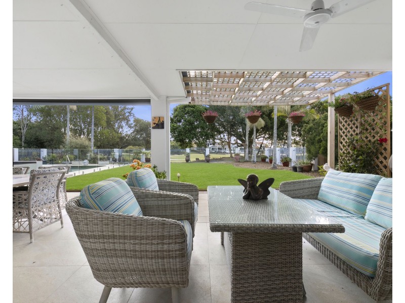 8 Midden Place, Pelican Waters QLD 4551