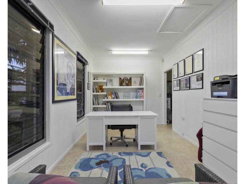 8 Midden Place, Pelican Waters QLD 4551