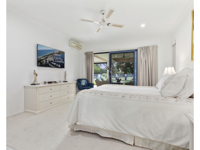 8 Midden Place, Pelican Waters QLD 4551