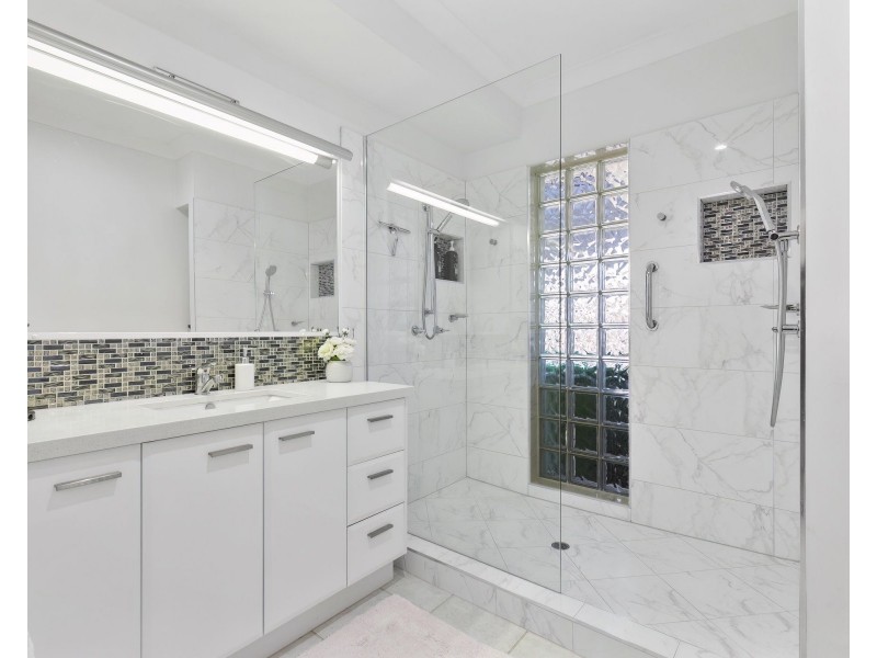 8 Midden Place, Pelican Waters QLD 4551