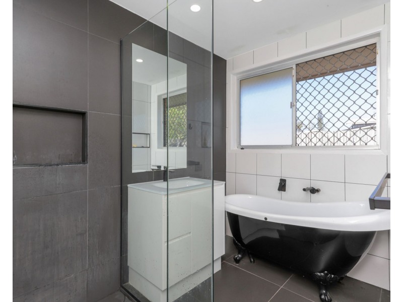 62 Lapoinya Crescent, Warana QLD 4575