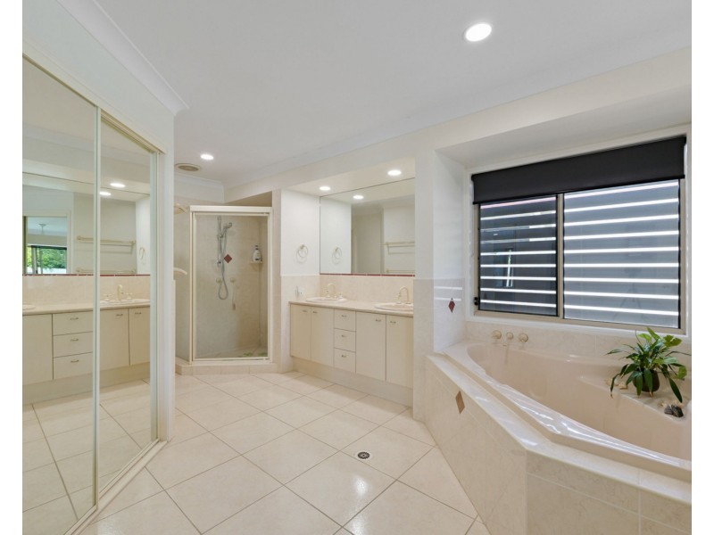5 Campbellville Circuit, Pelican Waters QLD 4551