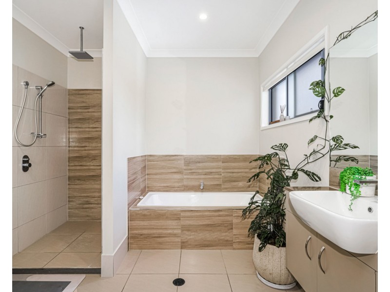 2 Livistona Lane, Sippy Downs QLD 4556
