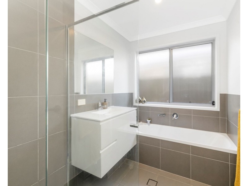 2 Ochre Crescent, Caloundra West QLD 4551