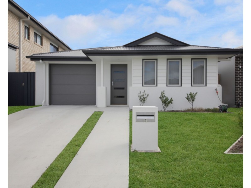 7 Caper Street, Palmview QLD 4553