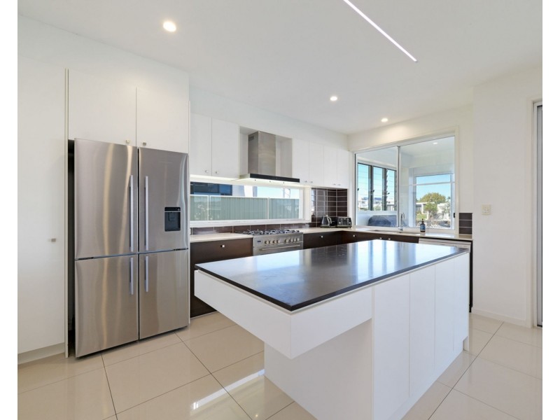 23 Sea Glint Place, Pelican Waters QLD 4551