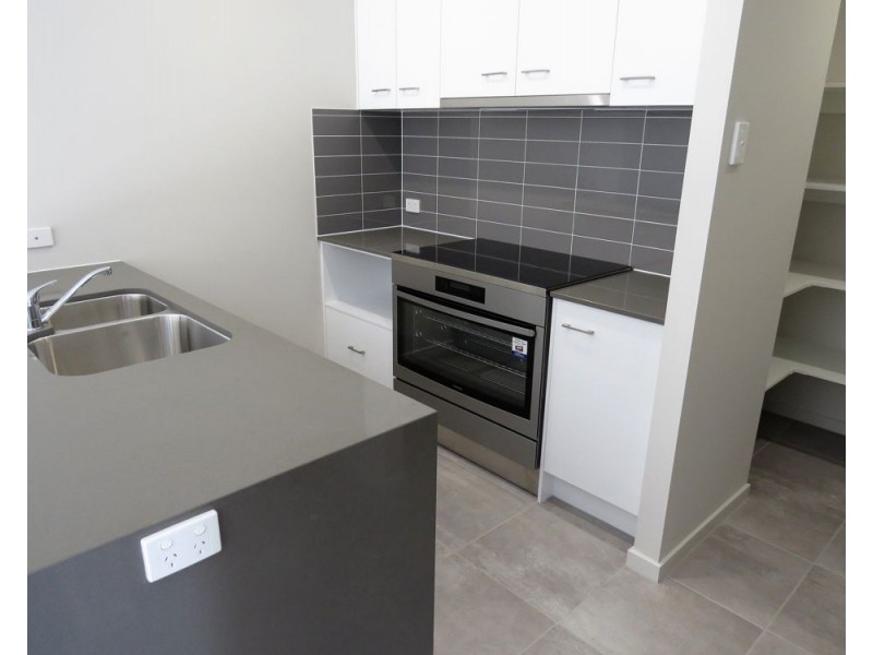 6 Chestnut Crescent, Caloundra West QLD 4551
