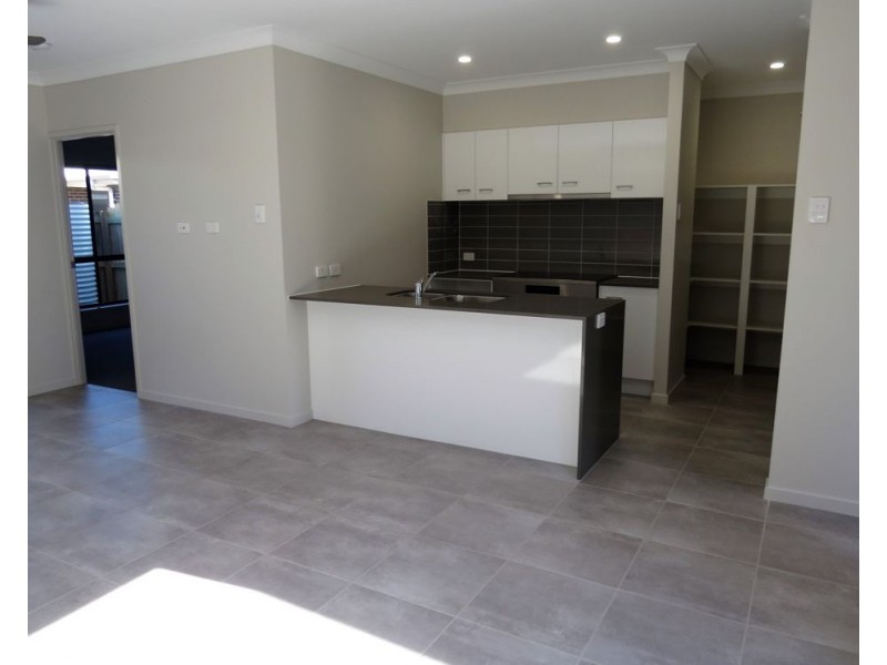 6 Chestnut Crescent, Caloundra West QLD 4551