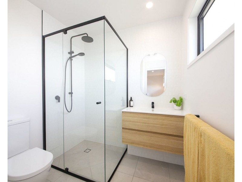 1/11 Ilaroo Crescent, Warana QLD 4575