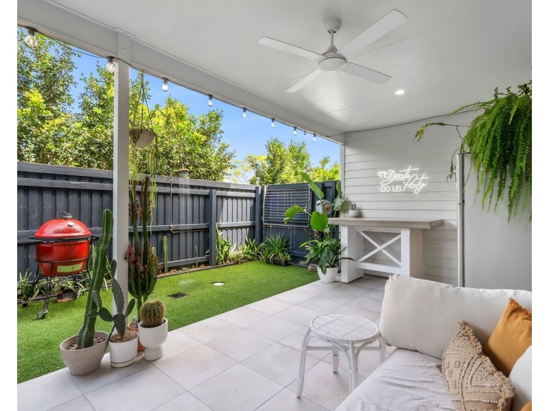 2/1A Regatta Boulevard, Wurtulla QLD 4575