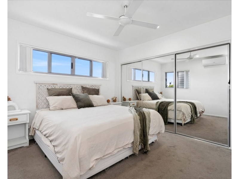 2/1A Regatta Boulevard, Wurtulla QLD 4575