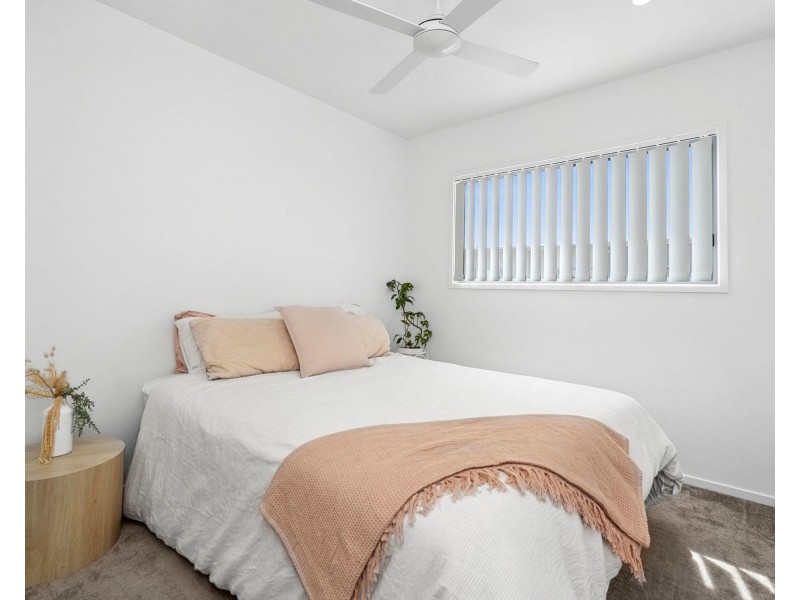 2/1A Regatta Boulevard, Wurtulla QLD 4575