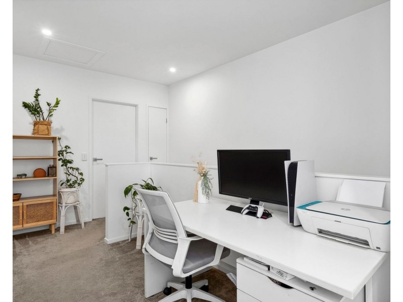 2/1A Regatta Boulevard, Wurtulla QLD 4575