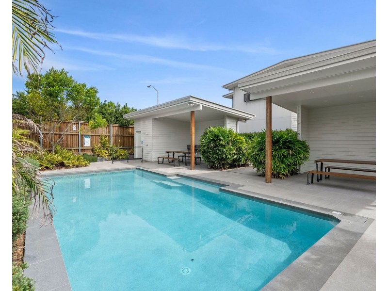 2/1A Regatta Boulevard, Wurtulla QLD 4575