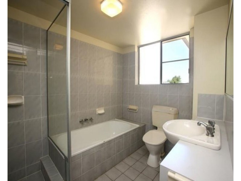 9/71 Bradman Ave, Maroochydore QLD 4558