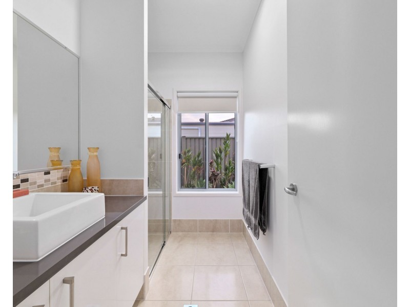 5 Wallum Close, Pelican Waters QLD 4551