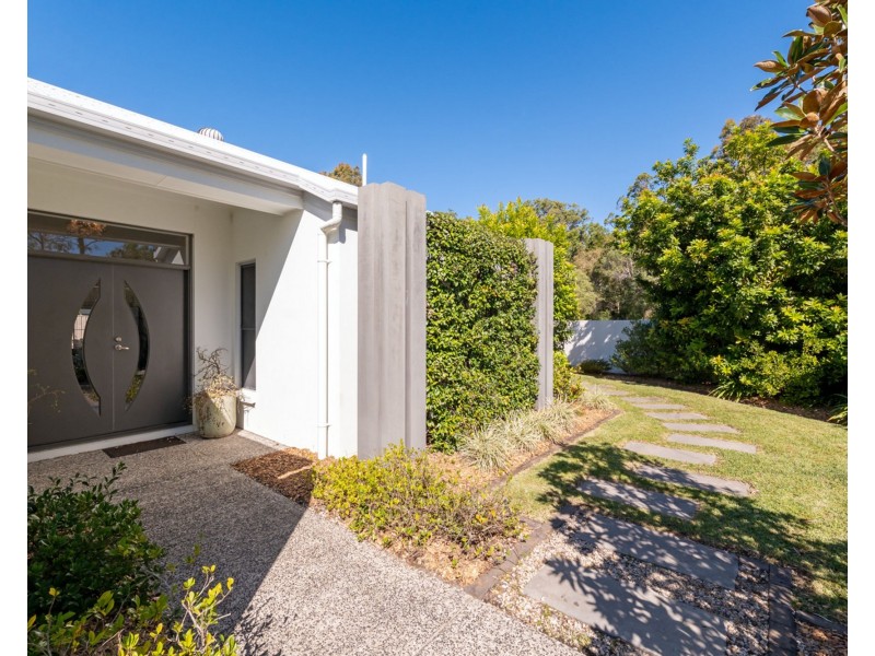 2 Creek View Place, Pelican Waters QLD 4551