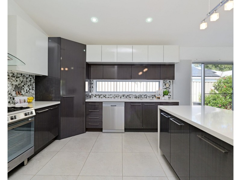 2 Creek View Place, Pelican Waters QLD 4551