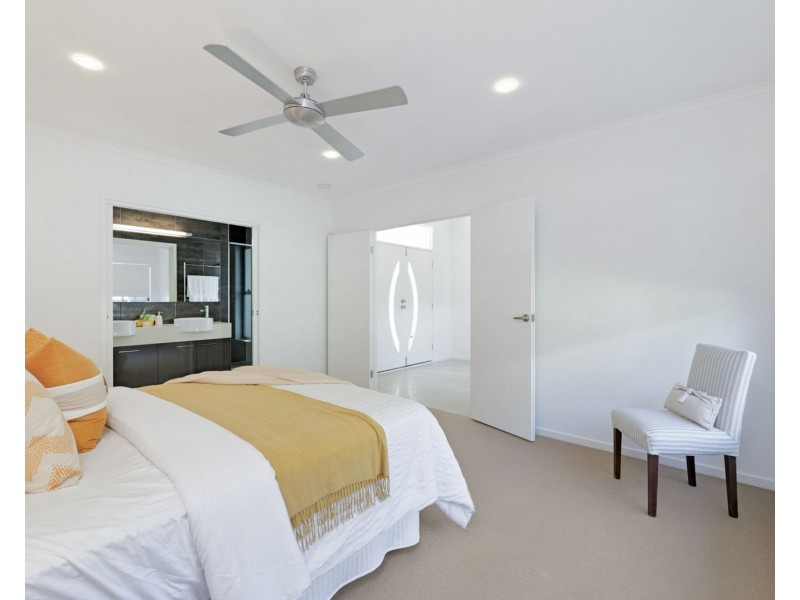 2 Creek View Place, Pelican Waters QLD 4551