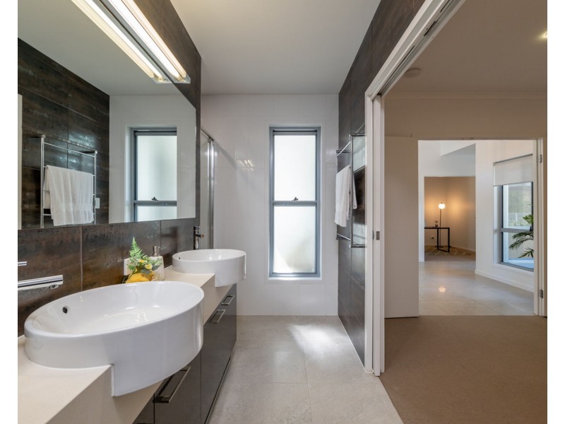 2 Creek View Place, Pelican Waters QLD 4551