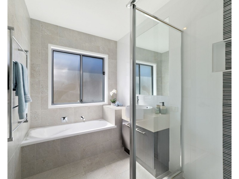 2 Creek View Place, Pelican Waters QLD 4551