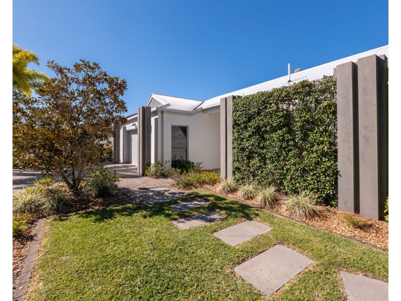 2 Creek View Place, Pelican Waters QLD 4551