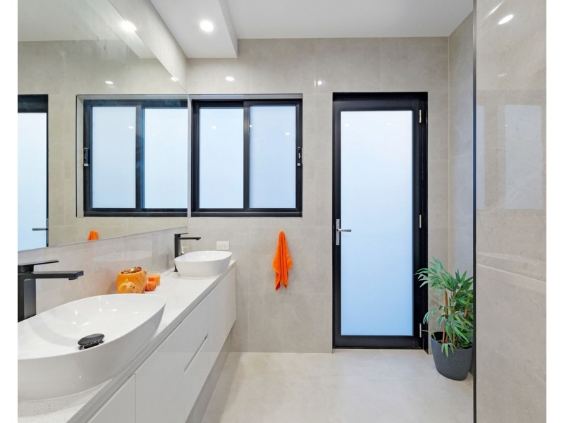 21 Sea Glint Place, Pelican Waters QLD 4551