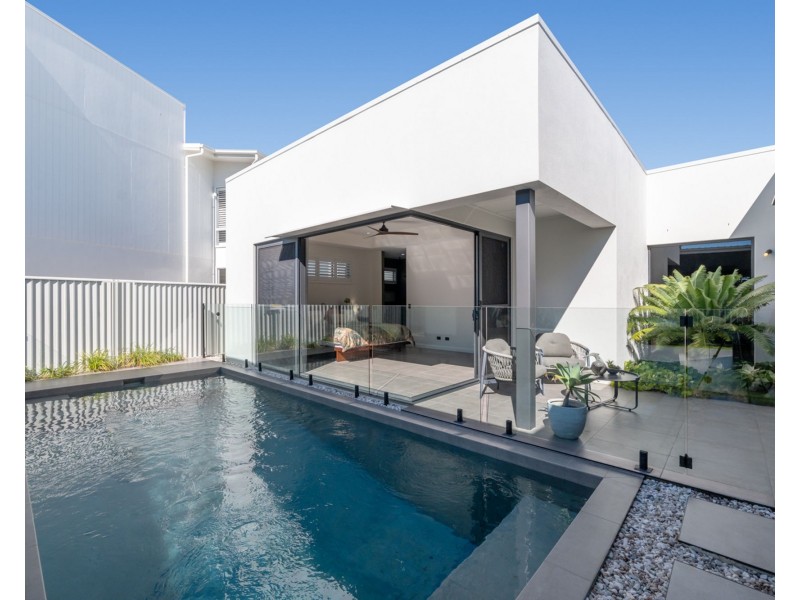 10 Arlington Drive, Pelican Waters QLD 4551