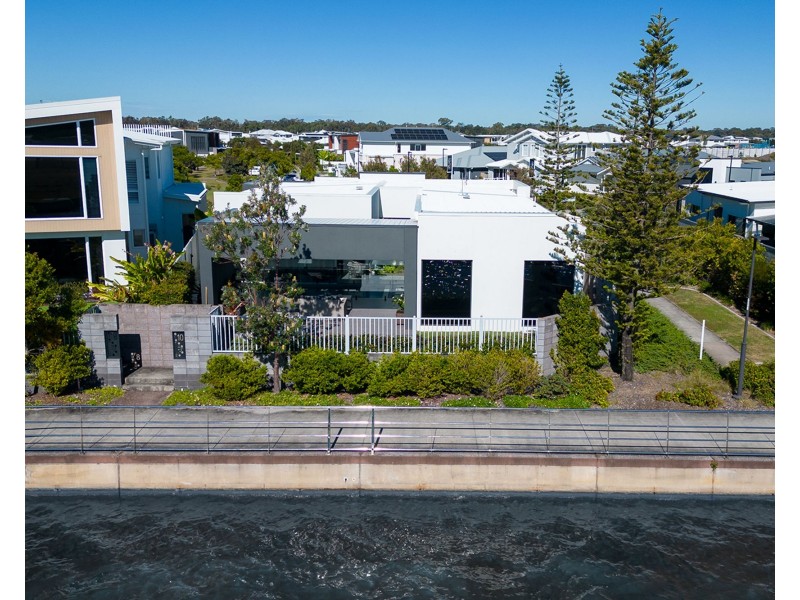 10 Arlington Drive, Pelican Waters QLD 4551