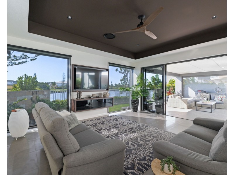 10 Arlington Drive, Pelican Waters QLD 4551