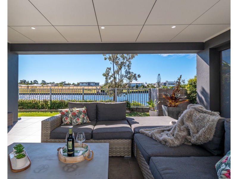 10 Arlington Drive, Pelican Waters QLD 4551