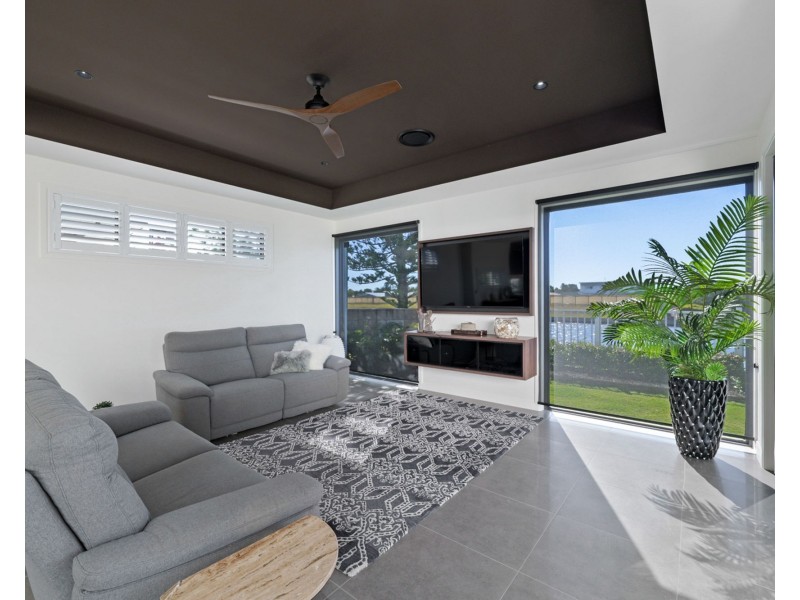 10 Arlington Drive, Pelican Waters QLD 4551