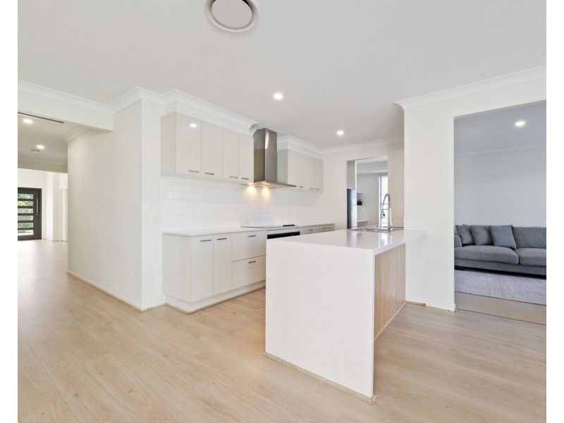 17 Marina View Drive, Pelican Waters QLD 4551