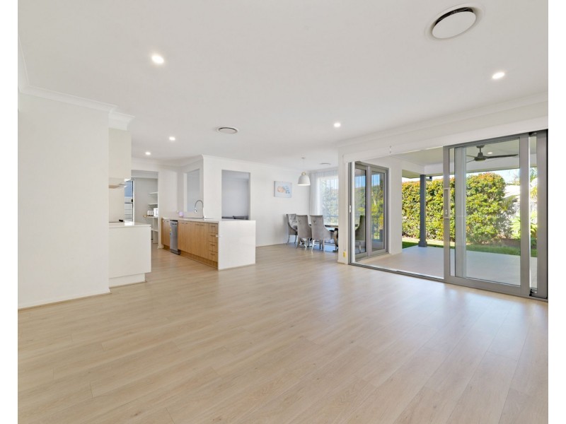 17 Marina View Drive, Pelican Waters QLD 4551