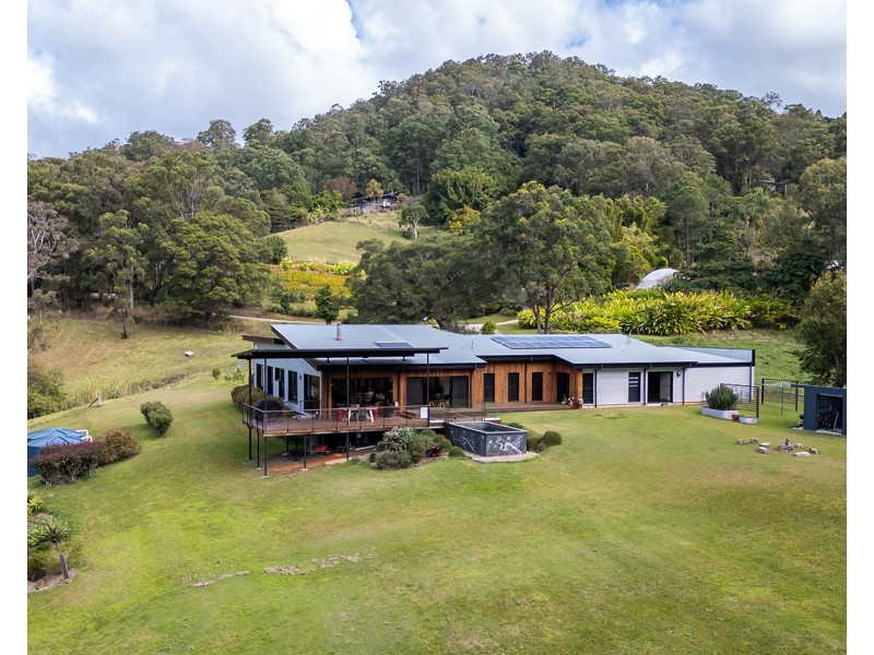 2 Simons Road, Towen Mountain QLD 4560